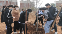 “春风携雨抚绿意 学子植荫树栋梁”——公司开展义务植树主题团日活动